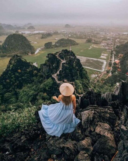 Hanoi: Trang An Boat, Bai Dinh Pagoda and Mua Cave Day Tour - Culinary Delights: Lunch at Ninh Binh Excursion Restaurant