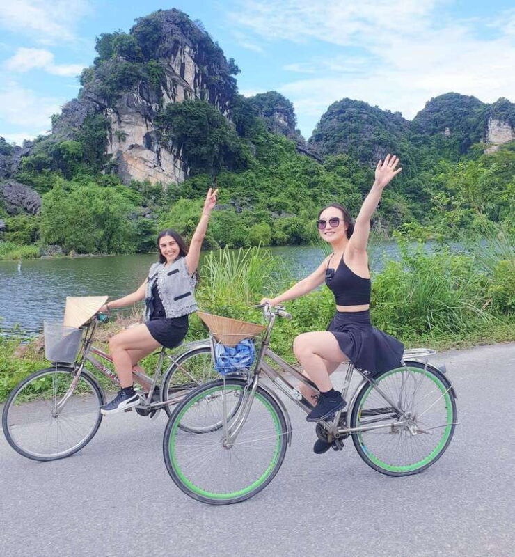 Hanoi: Trang An, Hoa Lư and Mua Cave 1-Day Trip With Lunch - Highlights and Experiences