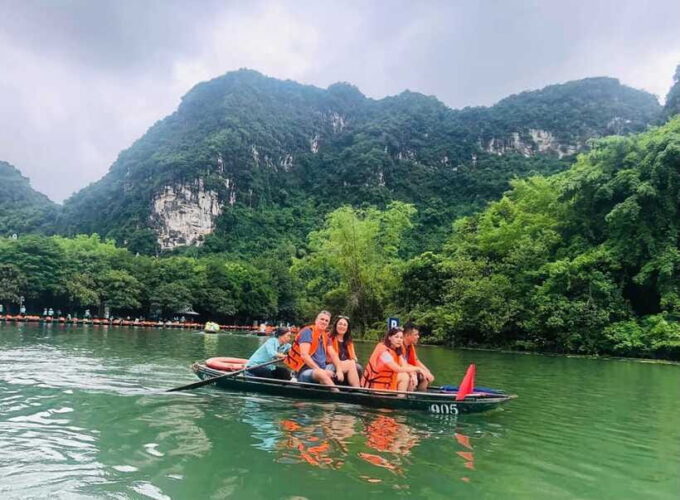 Hanoi: Trang An, Hoa Lư and Mua Cave 1-Day Trip With Lunch - Safety Considerations