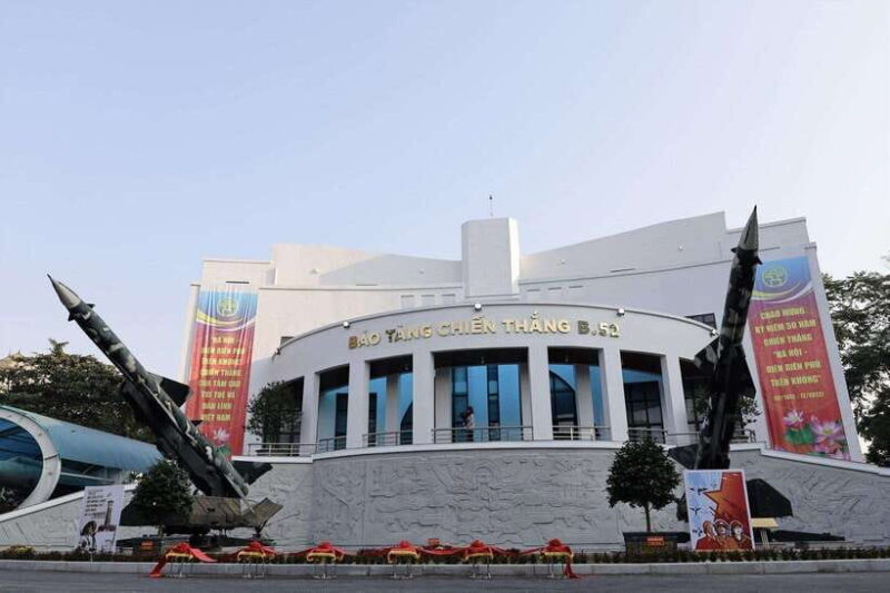 Hanoi: War Remnants Museum and Train Street On Scooter Tour - Key Points