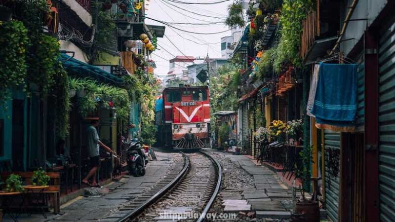 Hanoi: War Remnants Museum and Train Street On Scooter Tour - Sample Local Delicacies