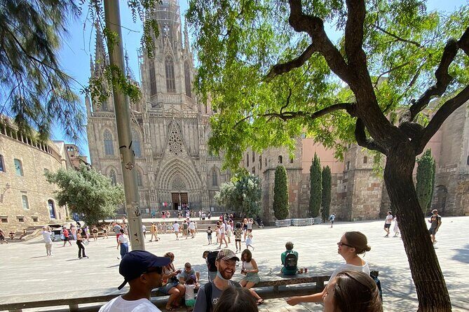 Happiness Walking Tour in Barcelona - An In-Depth Look at the Happiness Walking Tour