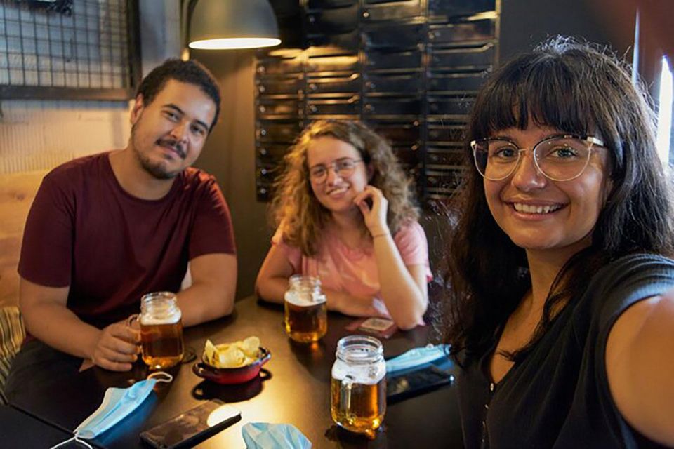 Happy Hour Pub Crawl - Guided Walking Tour