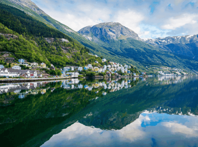 Hardangerfjord Lunch at Cider Farm, Coffee at Historic Hotel - Scenic Ferry Crossings