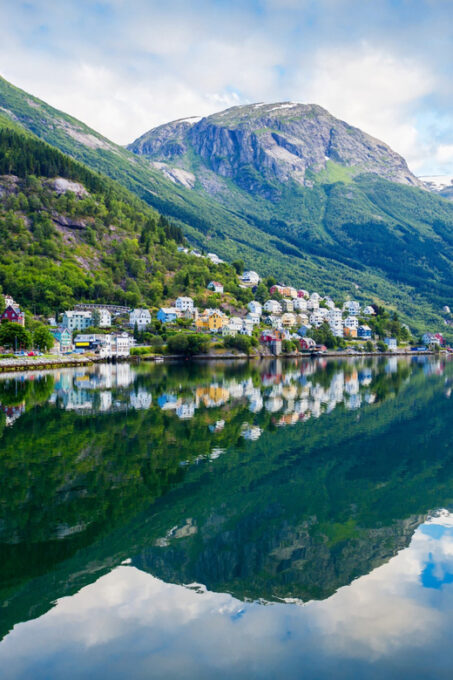 Hardangerfjord Lunch at Cider Farm, Coffee at Historic Hotel - Booking Your Adventure