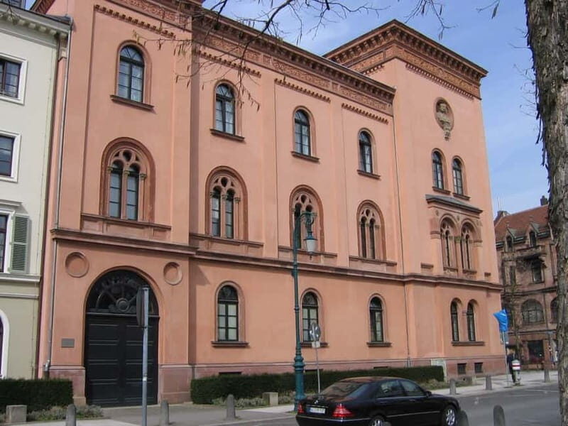 Heiße Quellen: Wiesbaden - Von den Römern bis heute - The Sum Up