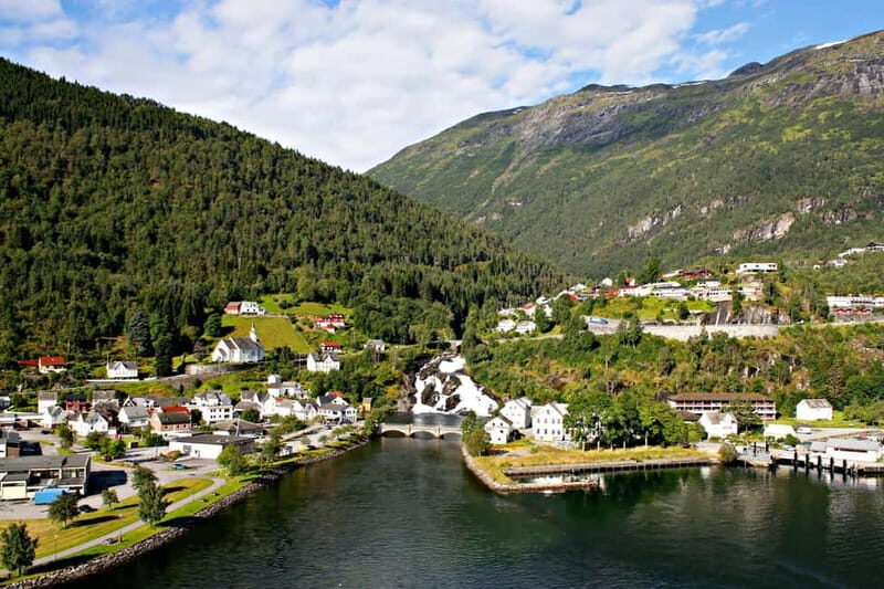Hellesylt: Breathtaking Views from Mount Stranda - Who Should Consider This Tour?