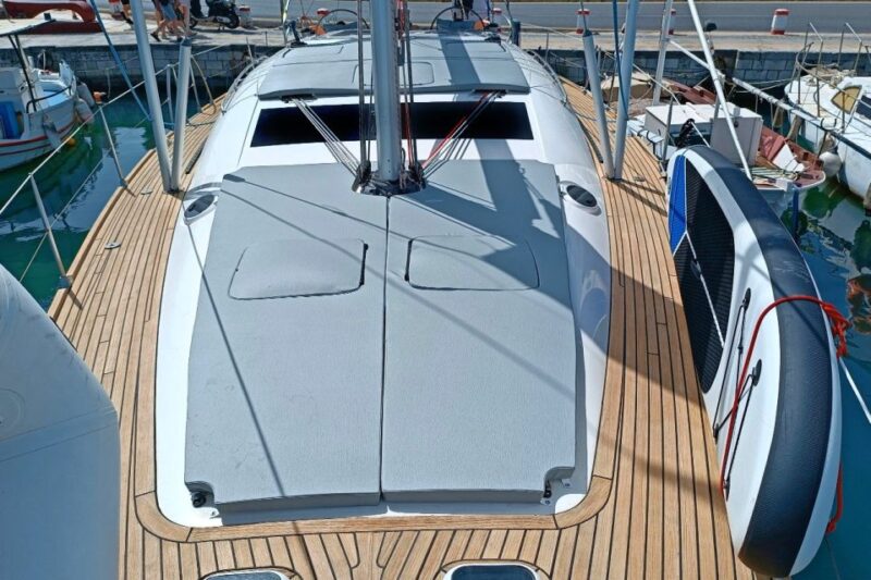 Heraklion: Dia Island Luxury Sailing Trip - up to 14 Guests - Dining and Amenities