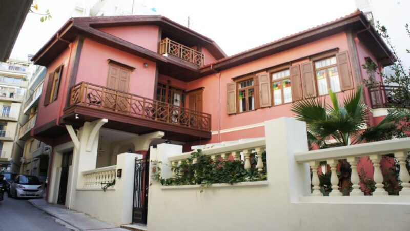 Heraklion: Family Zorba Treasure Hunt with Food Stops - Who Will Enjoy This Most?