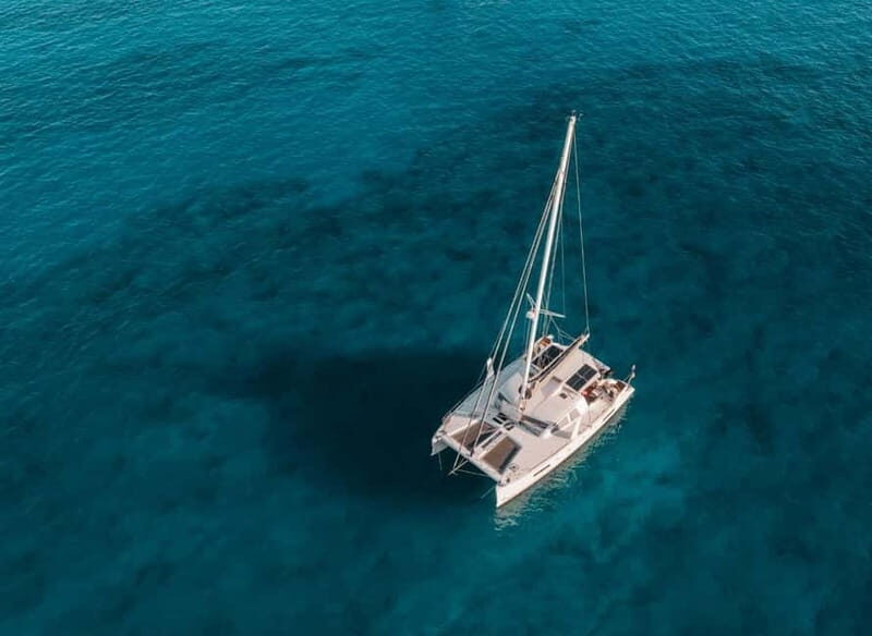 Heraklion Luxury Catamaran Dia Isla -Gourmet Lunch Top Rated - What Makes This Cruise Special?
