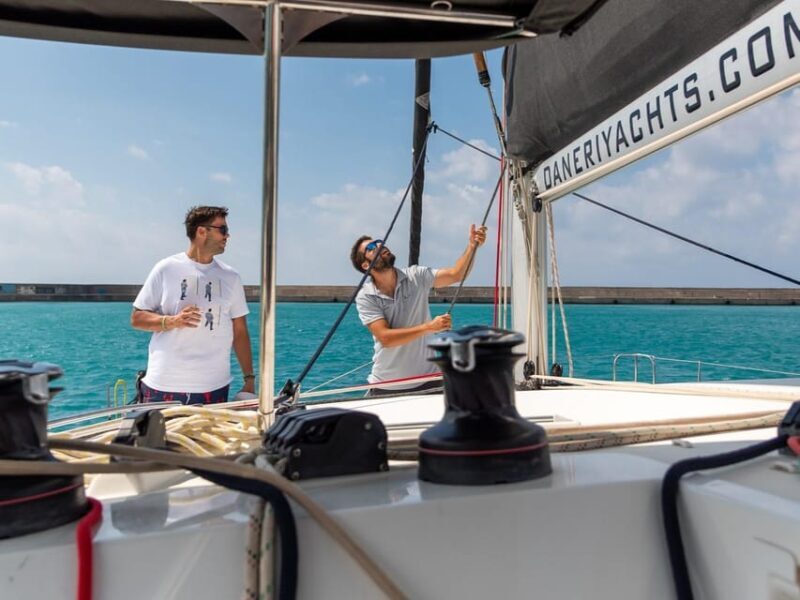Heraklion: Private Catamaran Cruise to Dia with Meal&Drinks - Who should consider this cruise?