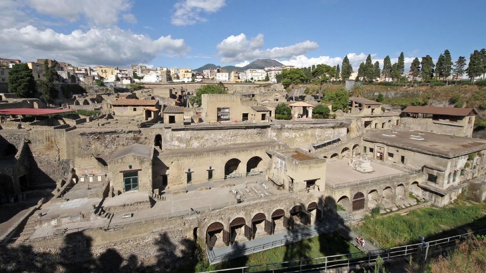 Herculaneum: Private Walking Tour With Archeologist Guide - Preserved Wooden Objects and Artifacts
