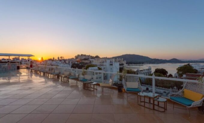 Heritage Tour : Private Boat, Havelis, City Walk & High Tea - Tour Inclusions