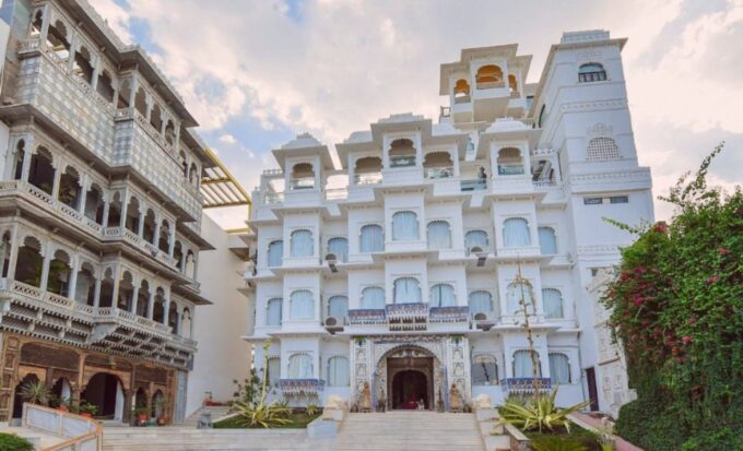 Heritage Tour : Private Boat, Havelis, City Walk & High Tea - Booking Information