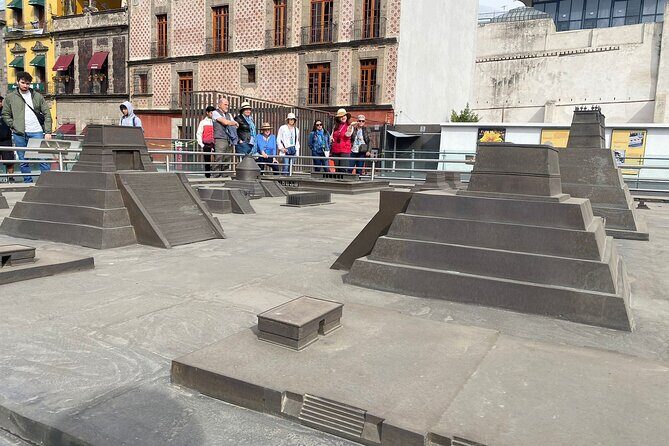 Heroines and Villains in the History of New Spain - Authentic Insights from Other Travelers