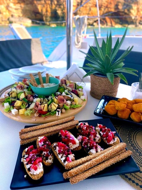 Hersonissos: Sunset Catamaran Cruise with Snacks and Drinks - FAQ