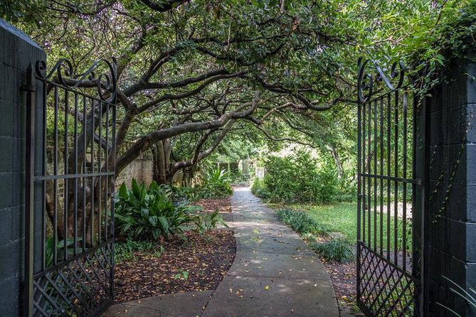 Hidden Alleyways and Historic Sites Small-Group Walking Tour - Booking Details and Pricing