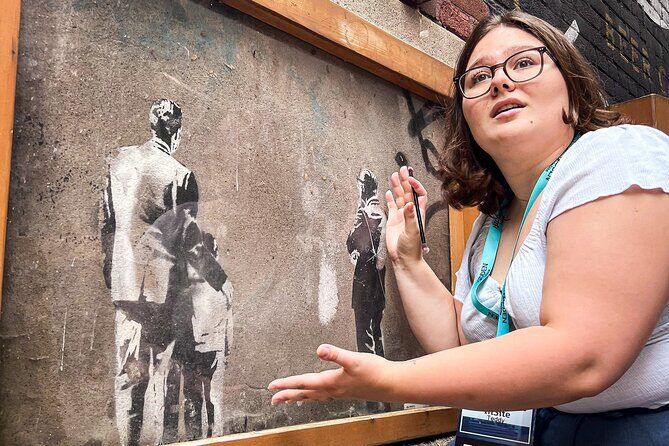Hidden Toronto Walking Tour and Discover the City Quirky Secrets - Uncovering Toronto’s Street Art Secrets