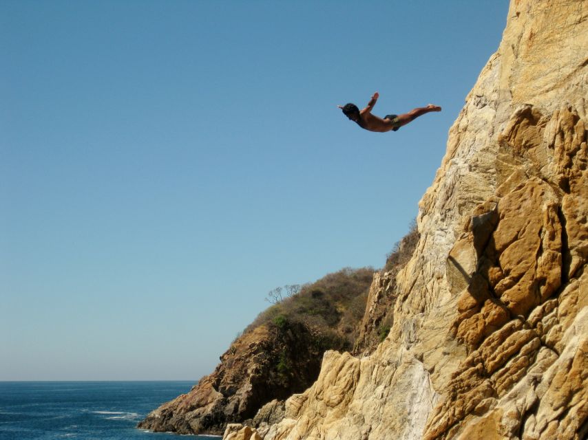 *High Cliff Diver Show & Round Trip Transportation - Daring Divers and Thrilling Jumps