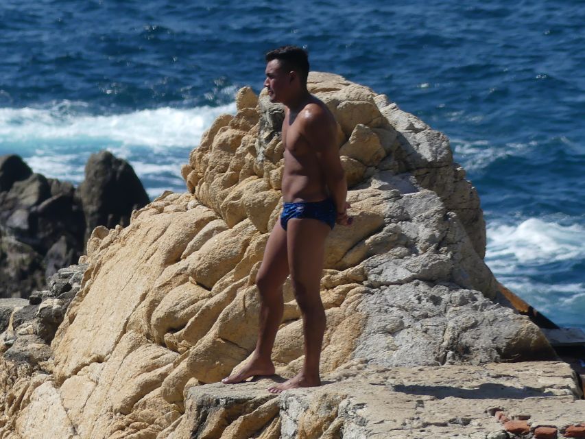 *High Cliff Diver Show & Round Trip Transportation - Convenient Pickup Locations
