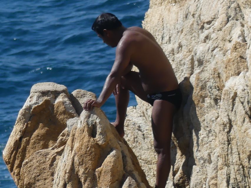 *High Cliff Diver Show & Round Trip Transportation - Inclusion and Exclusion Details