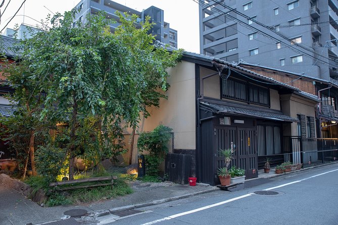 Highlights & Hidden Gems With Locals: Best of Kyoto Private Tour - Accessibility and Transportation