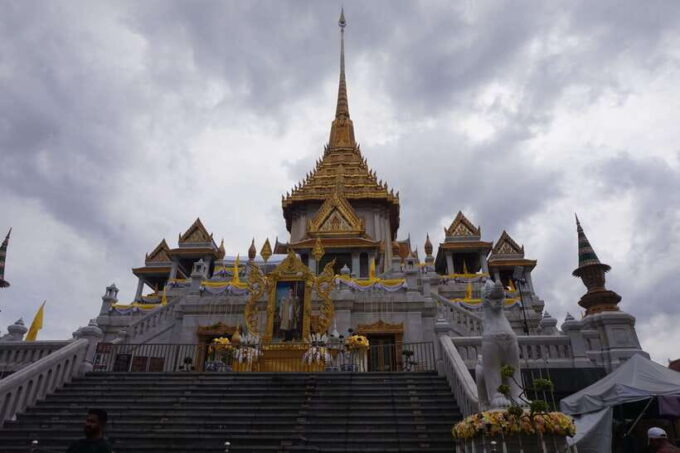 Highlights Local Bangkok Walking Tour With Local Guide - Frequently Asked Questions