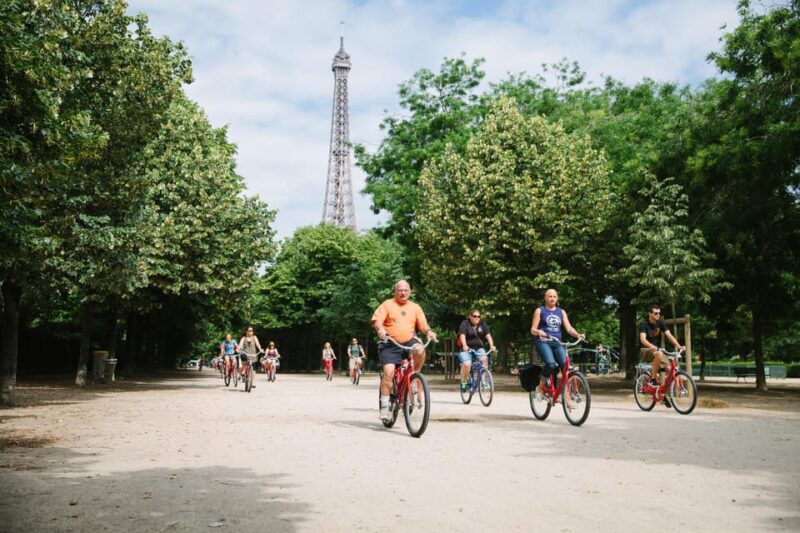 Highlights of Paris Bike Tour in Dutch - Relaxed and Fun Cycling Experience
