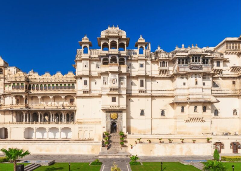 Highlights of Udaipur City -Guided Half-Day Car Tour - City Palace Experience