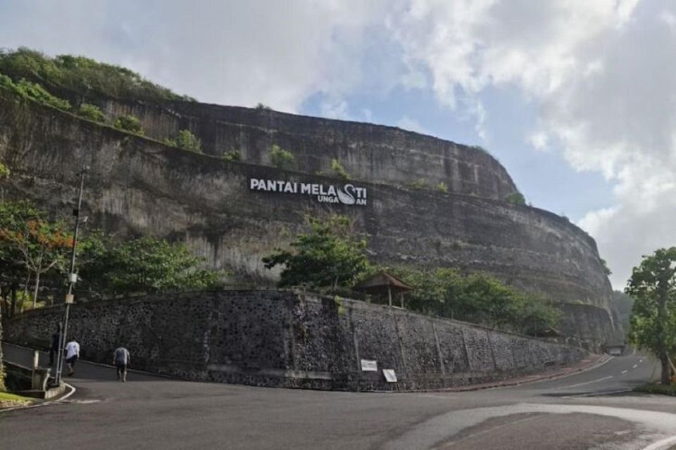 Highlights Padang - Padang, Melasti Beach & Jimbaran Dinner - Frequently Asked Questions
