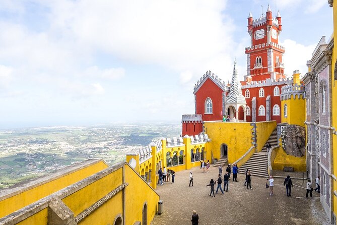 Hike in Sintra: Pena Palace, Moorish Castle, Quinta Da Regaleira - Guided Visits and Commentary