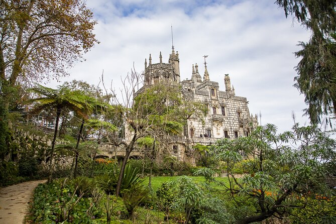 Hike in Sintra: Pena Palace, Moorish Castle, Quinta Da Regaleira - Meeting and Pickup Details