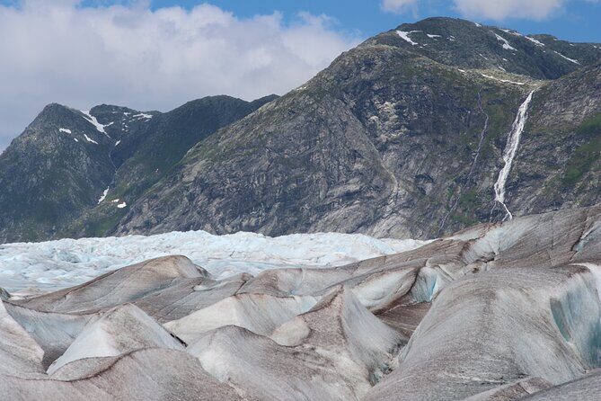 Hiking and Kayaking Experience on Tunsbergdalsbreen - Authentic Experiences and Authentic Guides