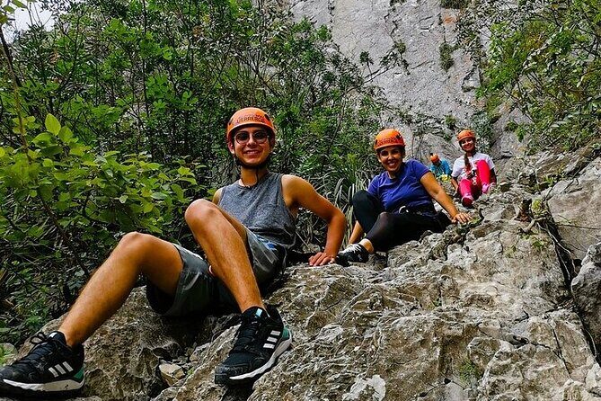 Hiking Climbing And Rappelling In The Eaglets Nest - Key Points