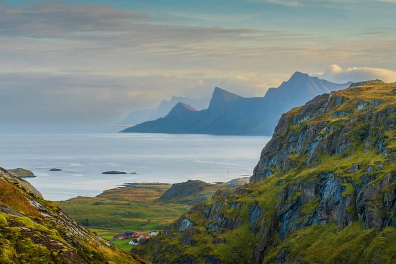 "Hiking in the Lofoten Islands  Guided in French" - An In-Depth Look at the Lofoten Hiking Experience