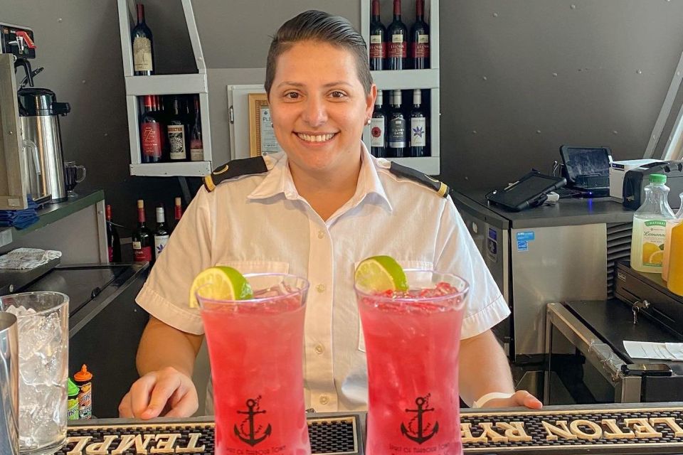 Hilton Head Island: Dolphin Watching 3-Course Dinner Cruise - Lowcountry-Themed Menu