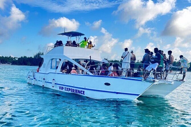 Hip-Hop Party Boat with Dj Live Adults Only and Unlimited Drinks - Key Points