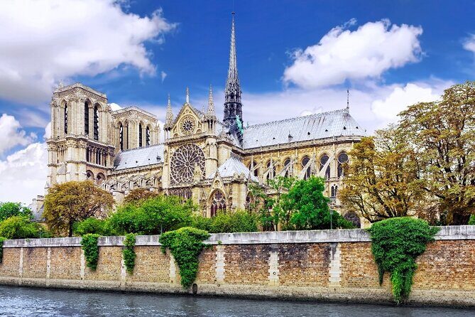 Historic Heart of Paris: Île de la Cité Walking Tour - A Walk Through Paris’s Living History