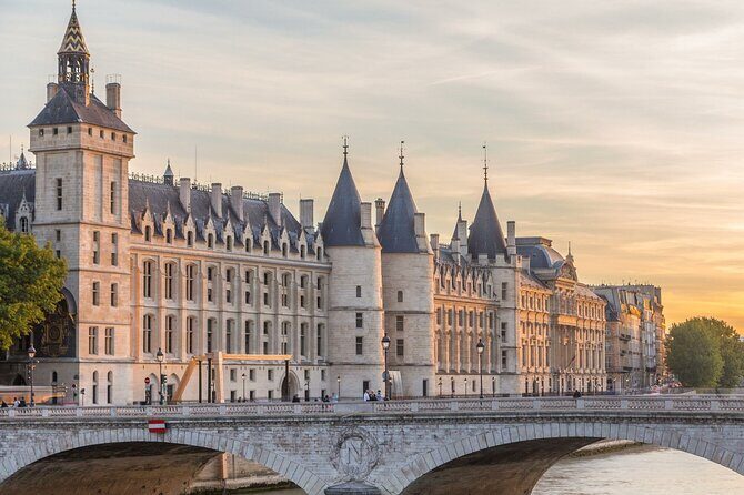 Historic Heart of Paris: Île de la Cité Walking Tour - Who Should Consider This Tour?