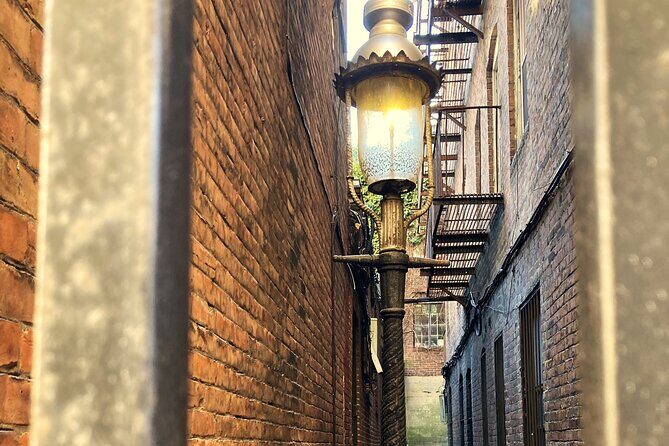 Historic Underground Railroad Walking Photo Tour w Local Guide - Practicalities and Experience Quality