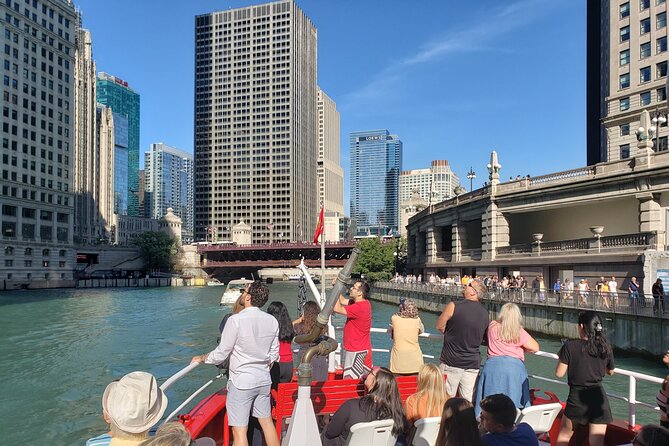 Historical and Architectural Chicago Fireboat River/Lake Cruise - Discovering the Citys Rich History