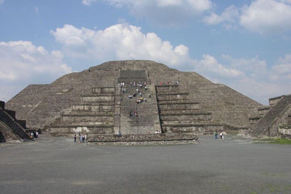 Historical Downtown & Teotihuacan Pyramids Mezcal Tasting - Visiting Zocalo Main Square
