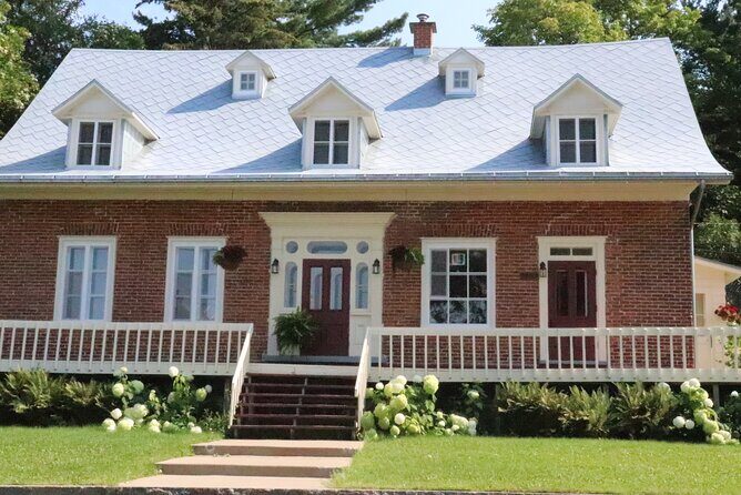 History of Levis and Tasting at the Ostara Market - Authenticity and Local Flavor