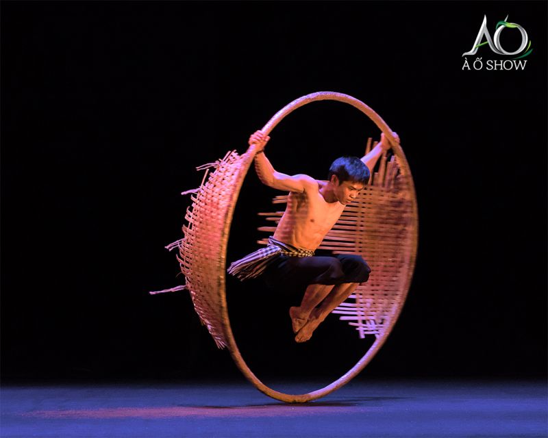 Ho Chi Minh: A O Show Bamboo Circus at Saigon Opera House - Contrast and Humor