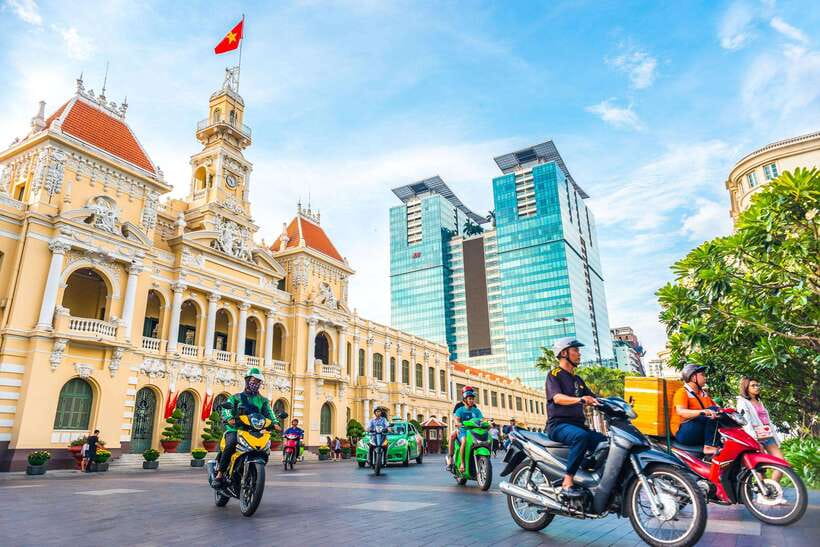HO CHI MINH CITY & CU CHI TUNNEL FULL DAY SMALL GROUP TOUR - Visiting Independence Palace
