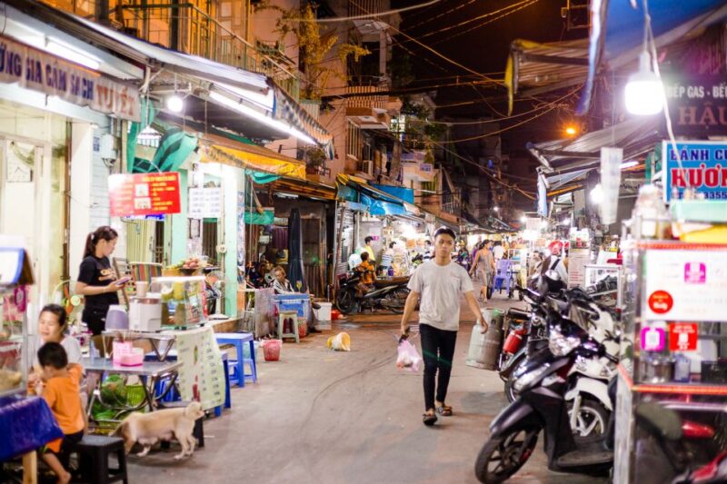 Ho Chi Minh City: Private Street Food Evening Walking Tour - Food and Drink Offerings
