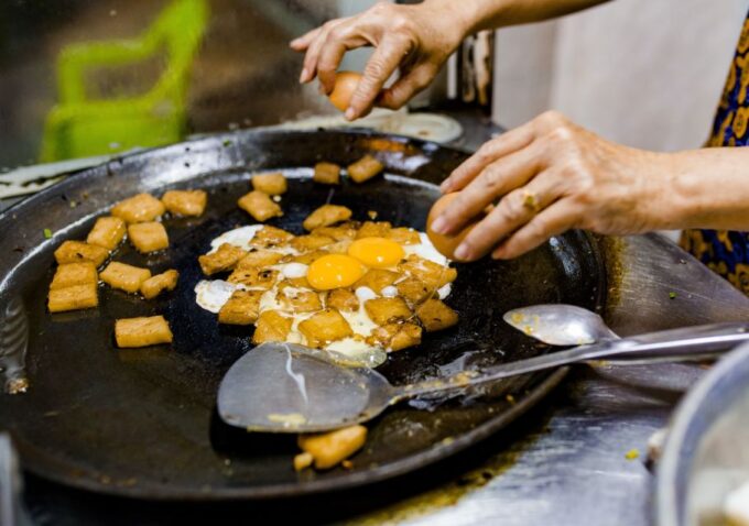 Ho Chi Minh City: Private Street Food Evening Walking Tour - Local Culture and Interaction