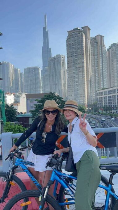 Ho Chi Minh City Sightseeing Highlights And Hidden Gems Tour - Taking in Local Culture at the Vibrant Market