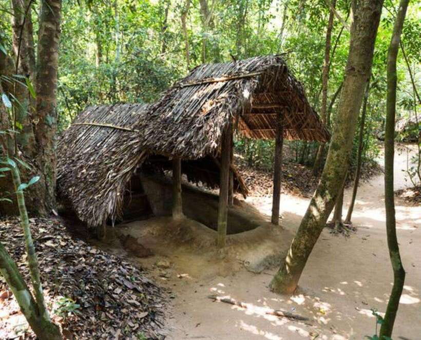Ho Chi Minh: Cu Chi Tunnels, Cao Dai Temple, and Ba Den Trip - Lunch and Travel to Ba Den Mountain