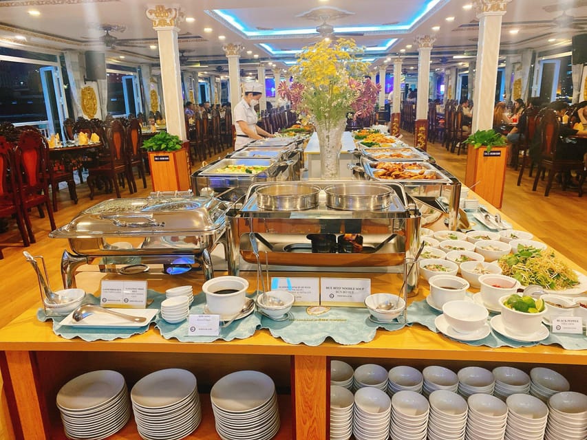 Ho Chi Minh: Dinner on Cruise Saigon 5-Stars W Small Group - Ambiance and Comfort on Board
